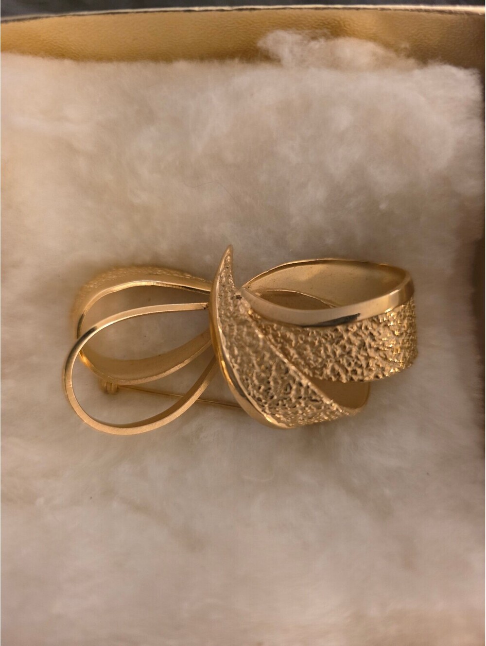 Vintage Gold Tone Textured Ribbon Brooch Pin